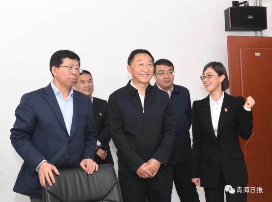 省委副書記、代省長劉寧在副省長王黎明等領(lǐng)導(dǎo)的陪同下視察物產(chǎn)集團