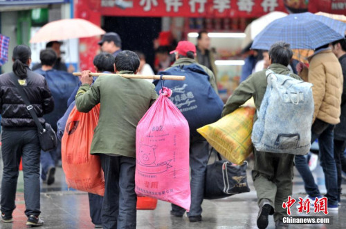 聚焦春節(jié)“恐歸族”：近鄉(xiāng)情怯，恐懼何來？(圖)